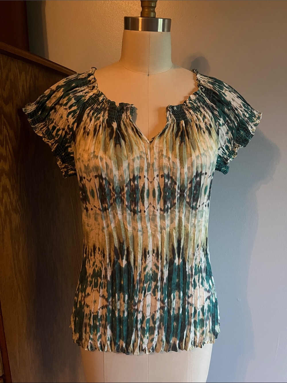 Axcess Green Cream and Teal Pleated Tie-Dye Short Sleeve Top